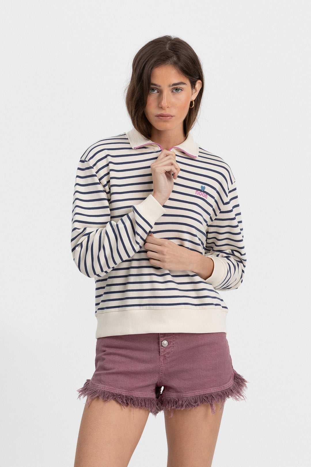 SHORTS BOTONES DESFLECADO