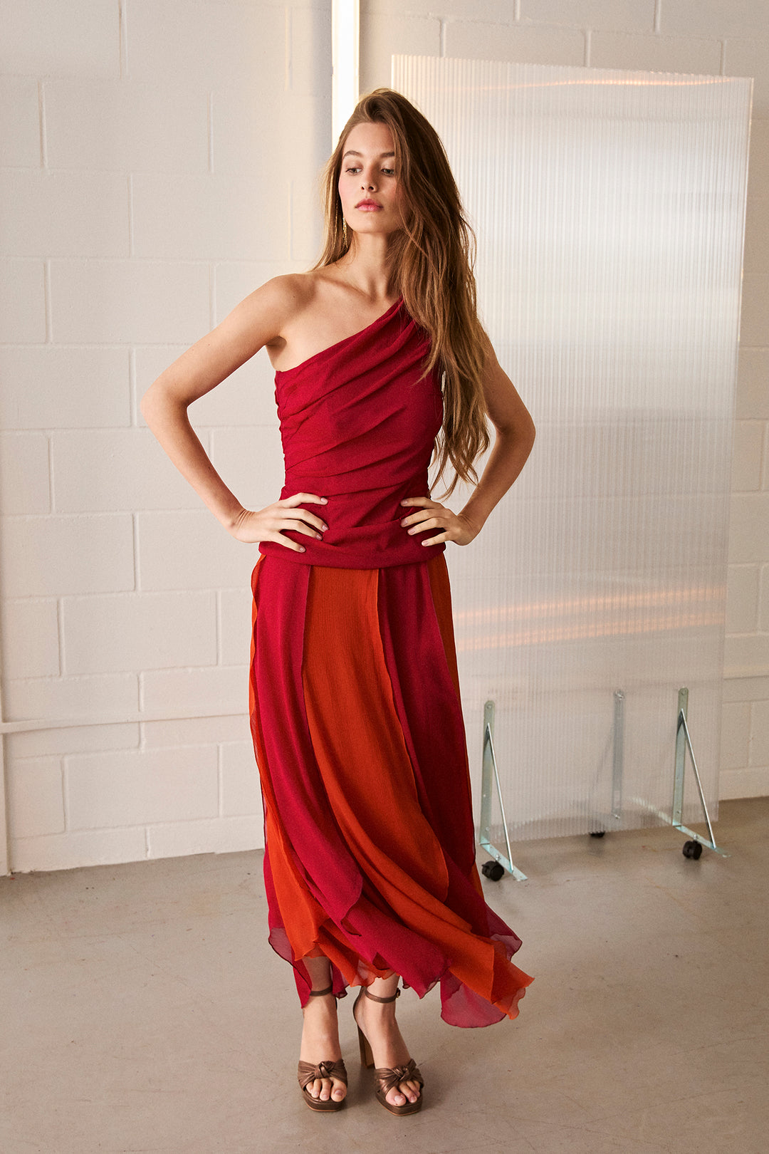 ASYMMETRICAL TOP CARLA