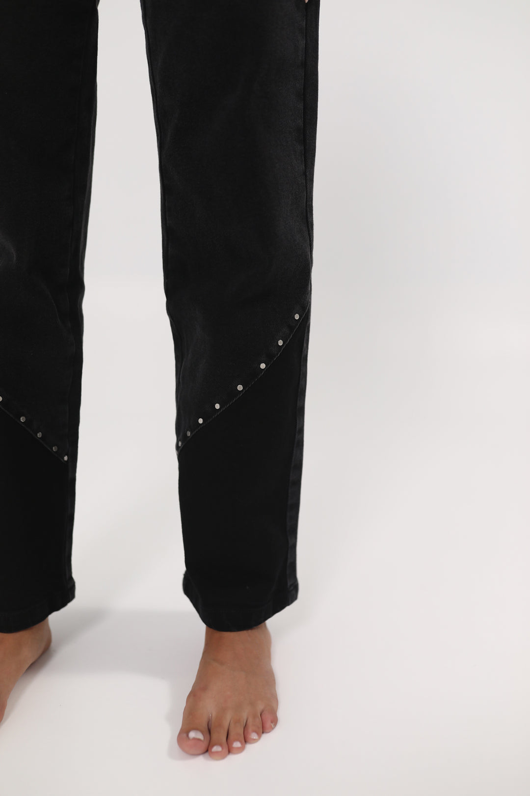 SHORT JEANS WITH STUDS