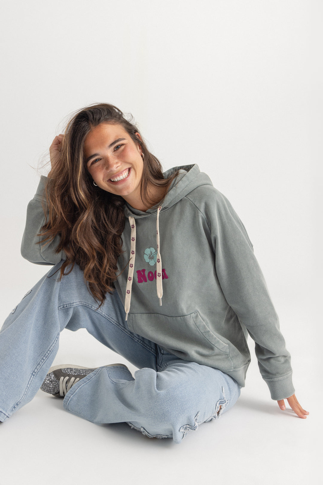 CALÇA DE GANGUE CORTADA A LASER COM ESTRELAS