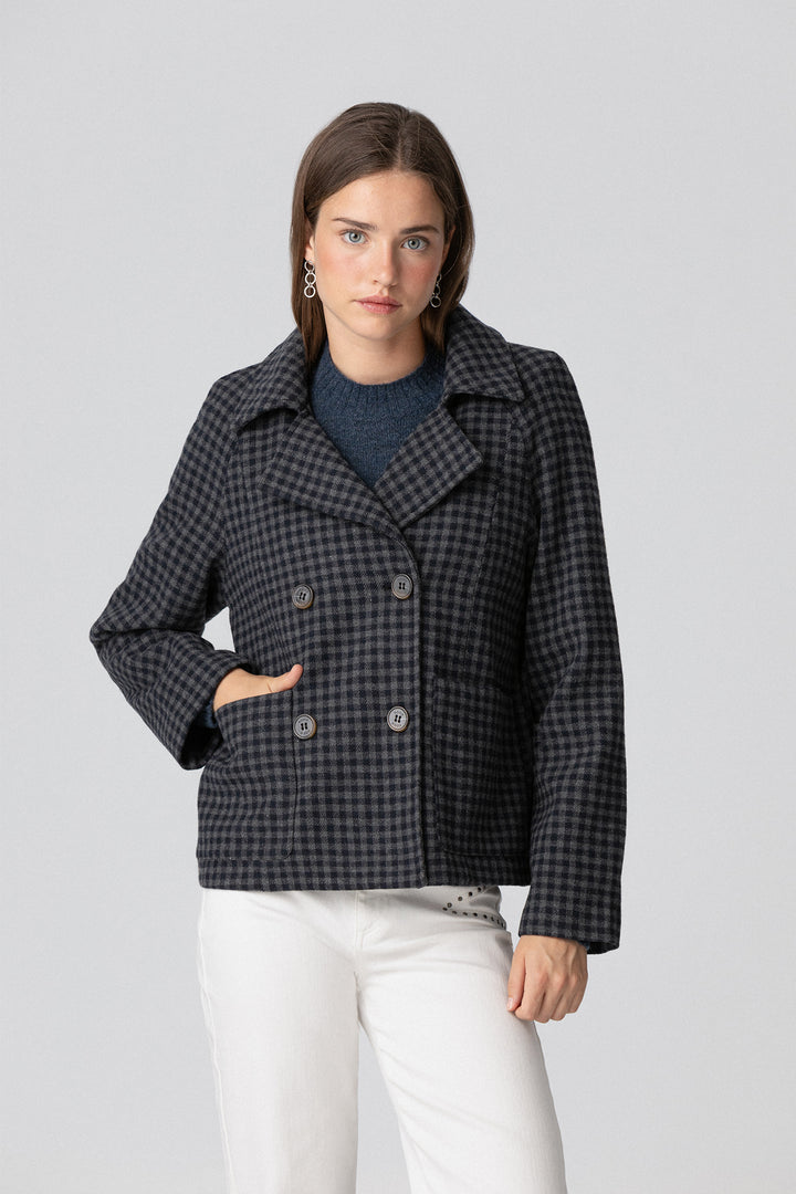 SHORT CHECKERED DOUBLE-BREADED COAT