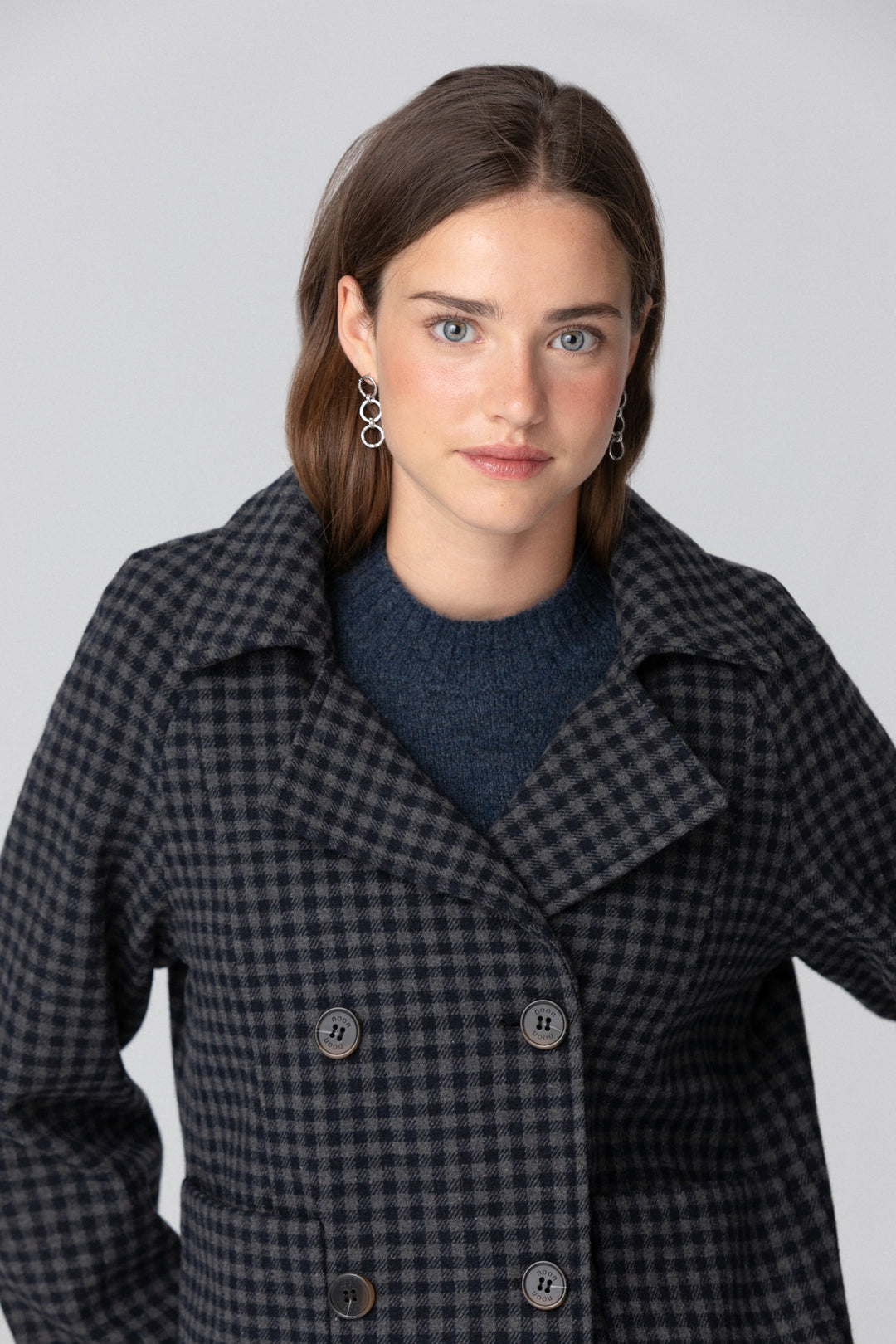 SHORT CHECKERED DOUBLE-BREADED COAT