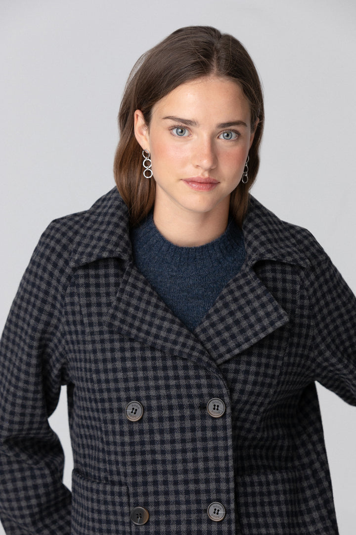 SHORT CHECKERED DOUBLE-BREADED COAT