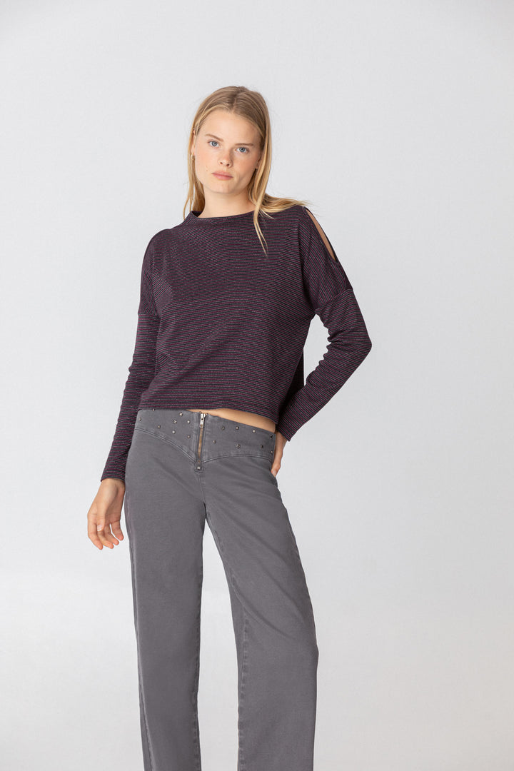 STRIPED OPENINGS T-SHIRT