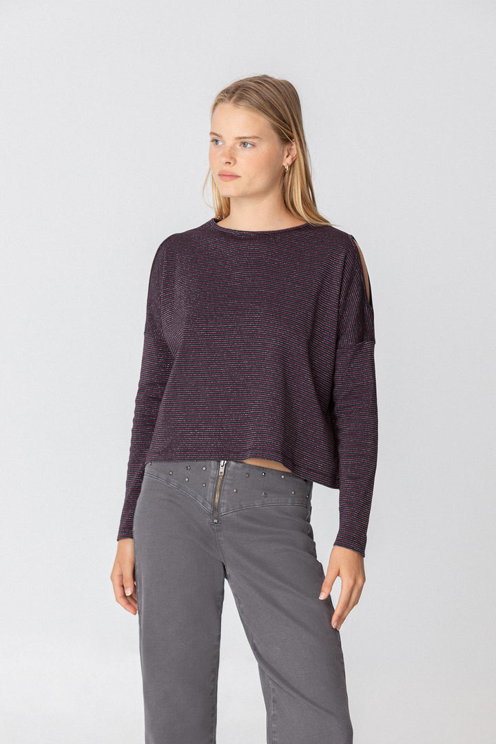 STRIPED OPENINGS T-SHIRT