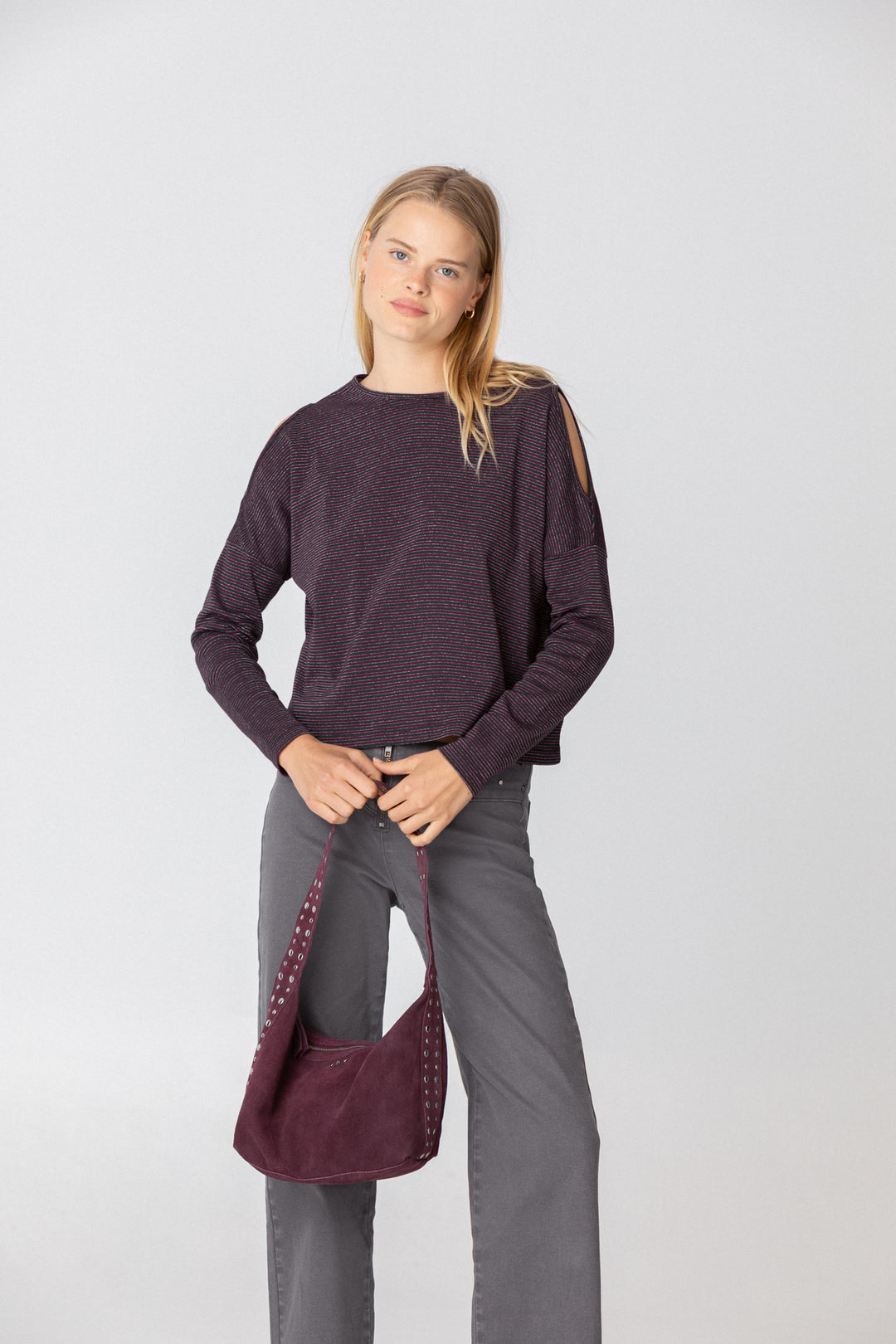 STRIPED OPENINGS T-SHIRT