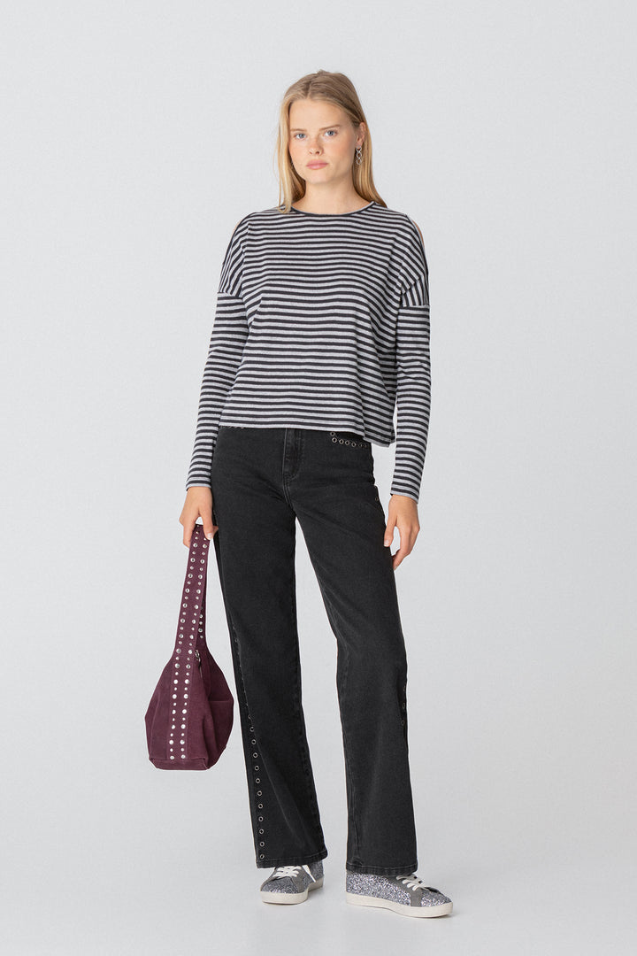 STRIPED OPENINGS T-SHIRT