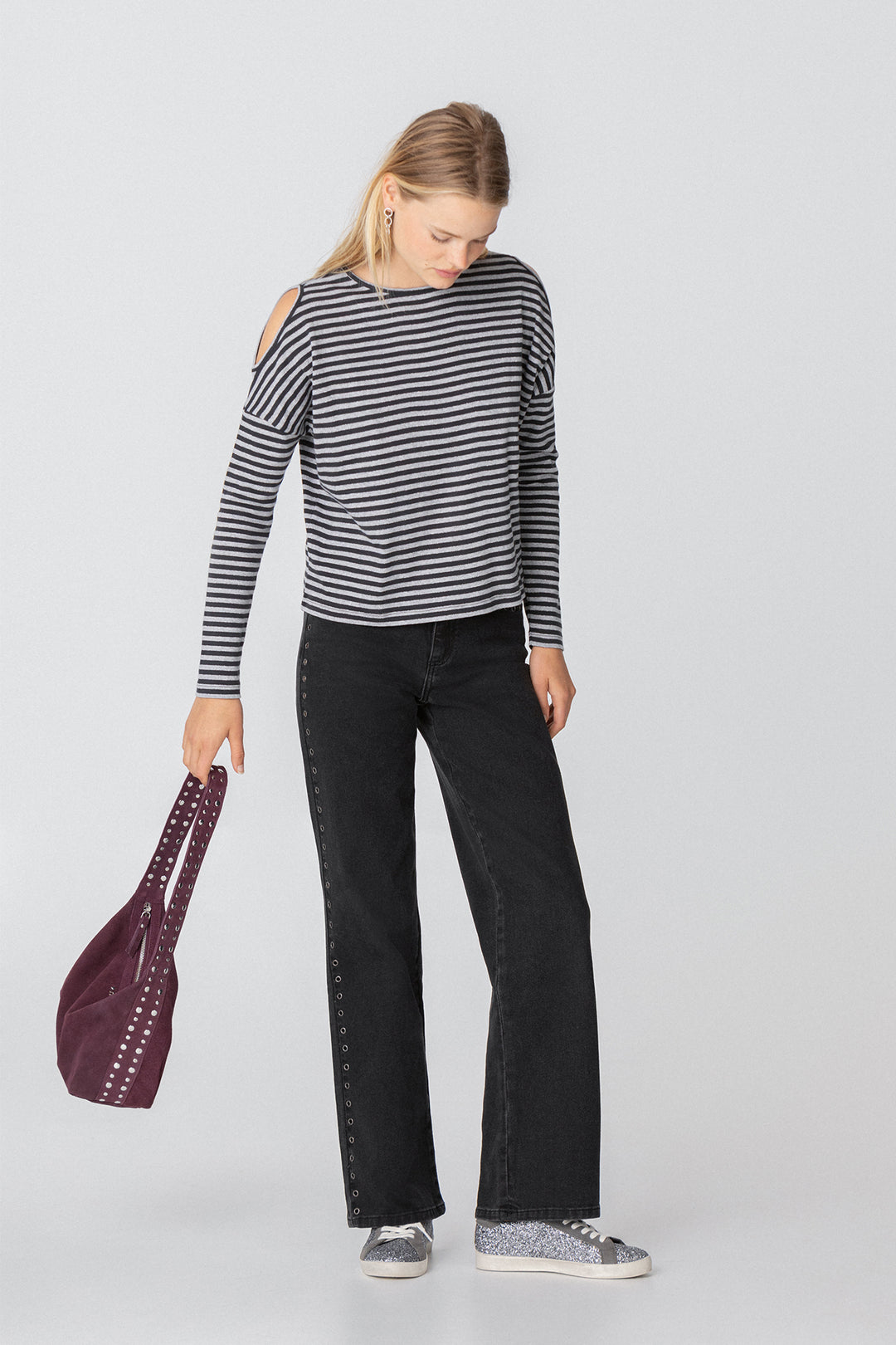 STRIPED OPENINGS T-SHIRT