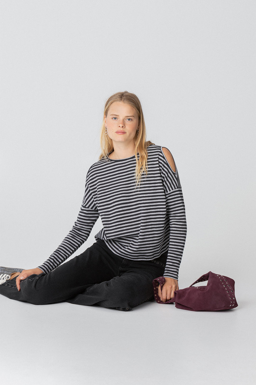 STRIPED OPENINGS T-SHIRT