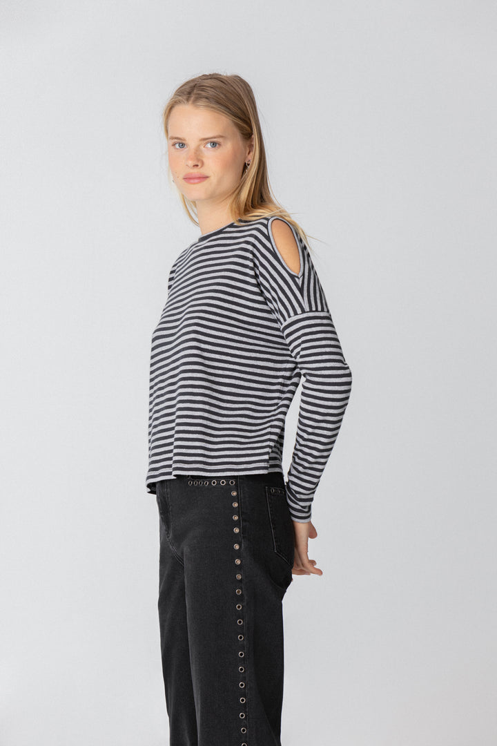 STRIPED OPENINGS T-SHIRT