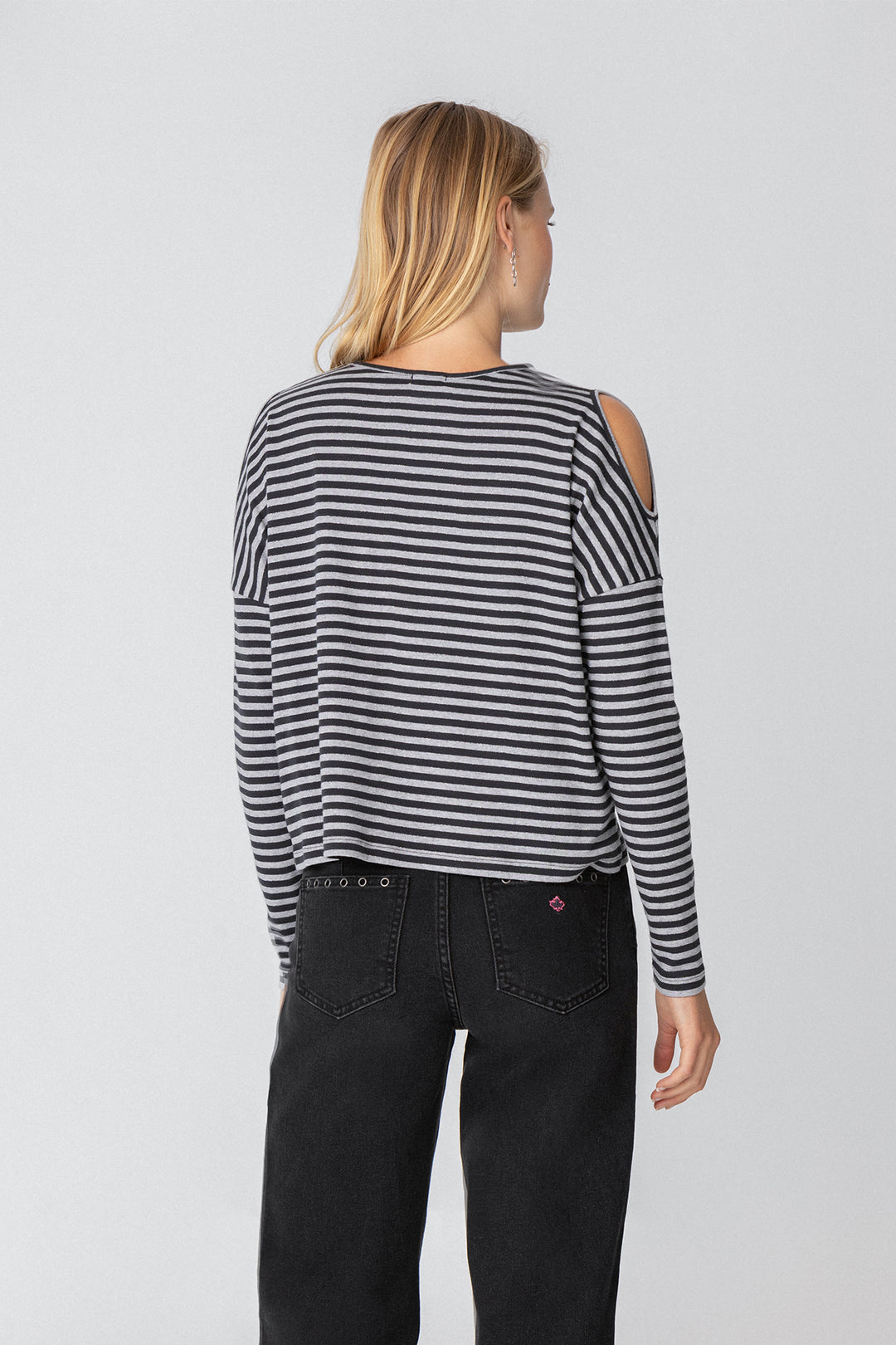 STRIPED OPENINGS T-SHIRT