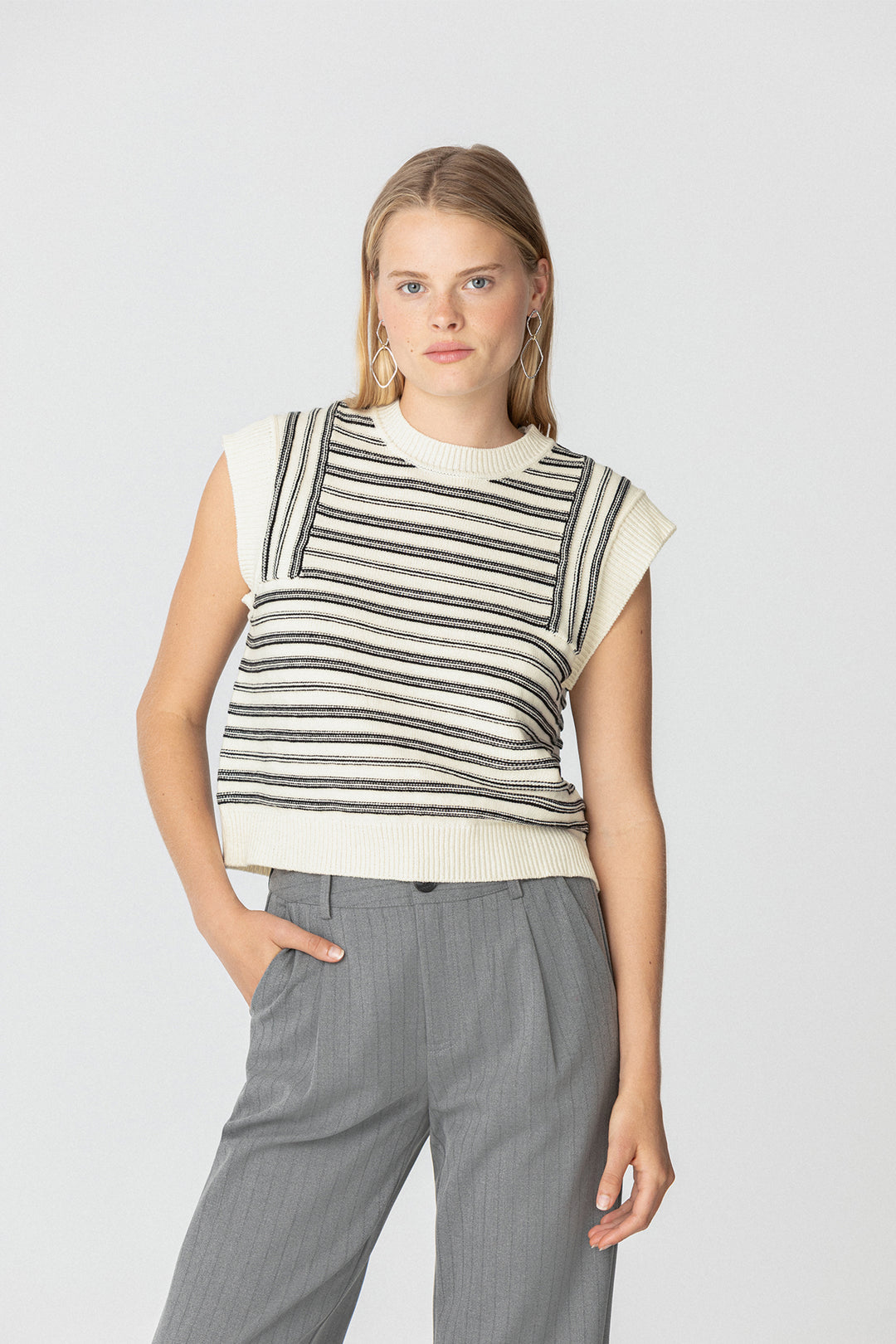 COLETE DE MALHA LISTRADA