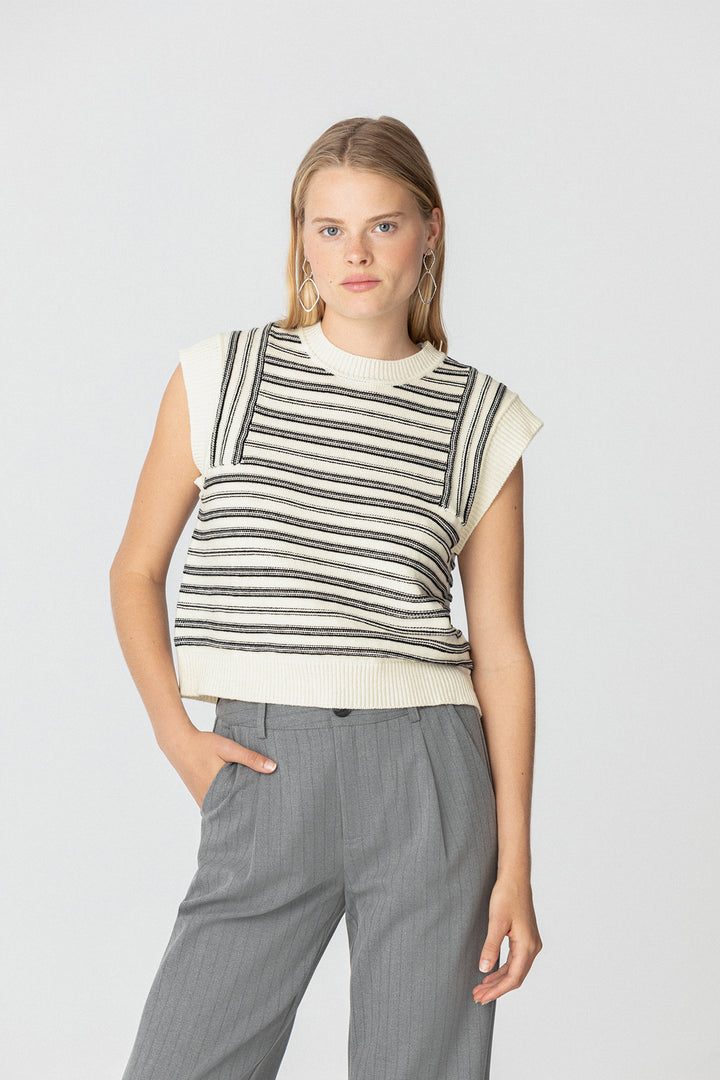 COLETE DE MALHA LISTRADA