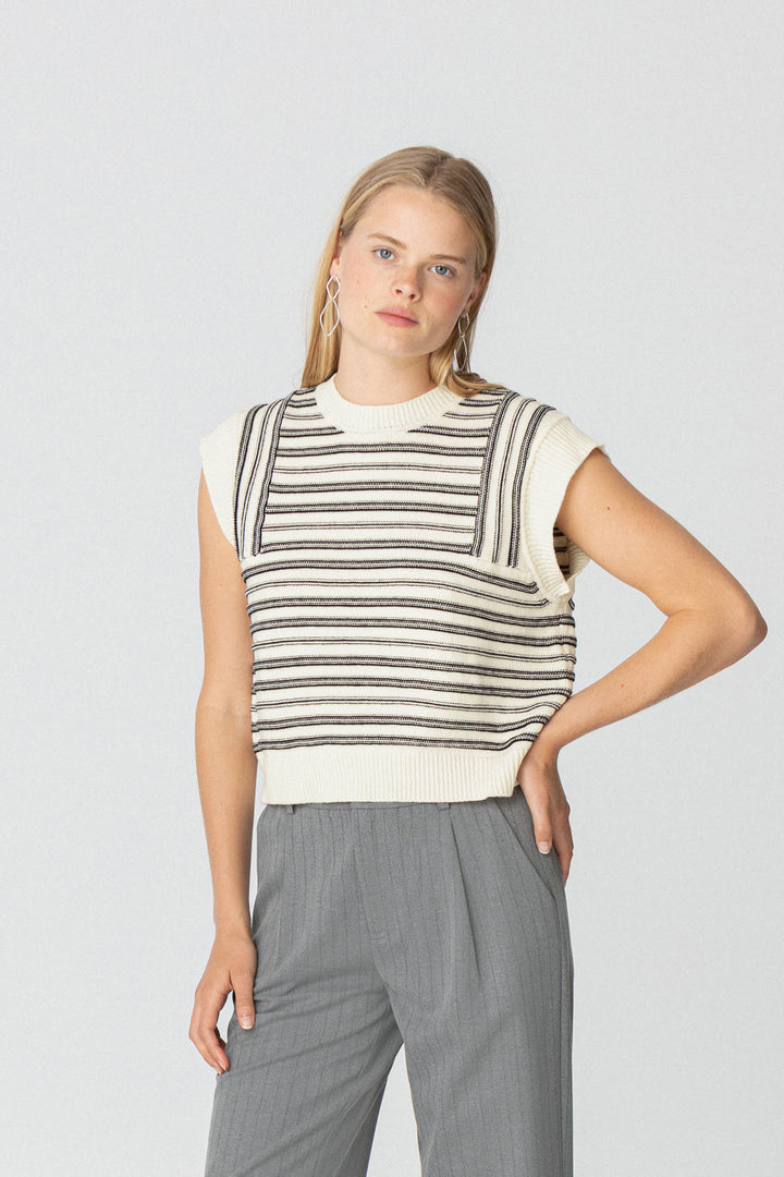 COLETE DE MALHA LISTRADA