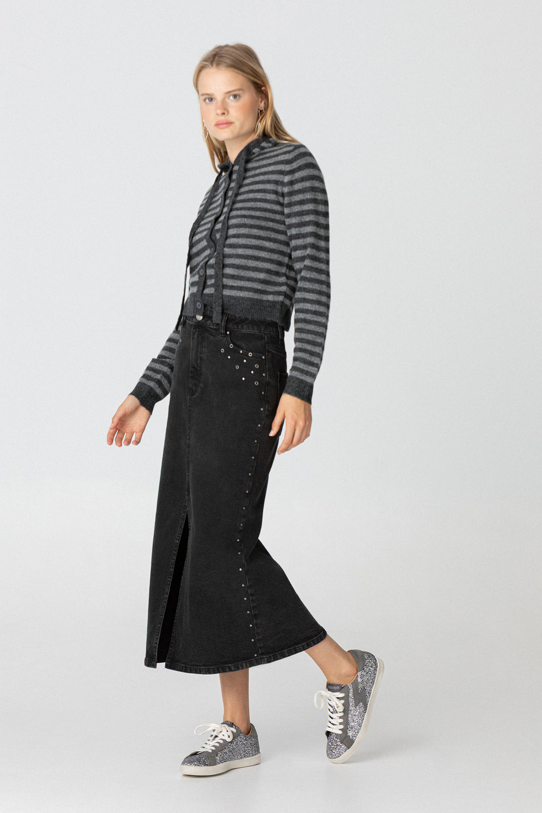 FALDA MIDI TACHUELAS DENIM