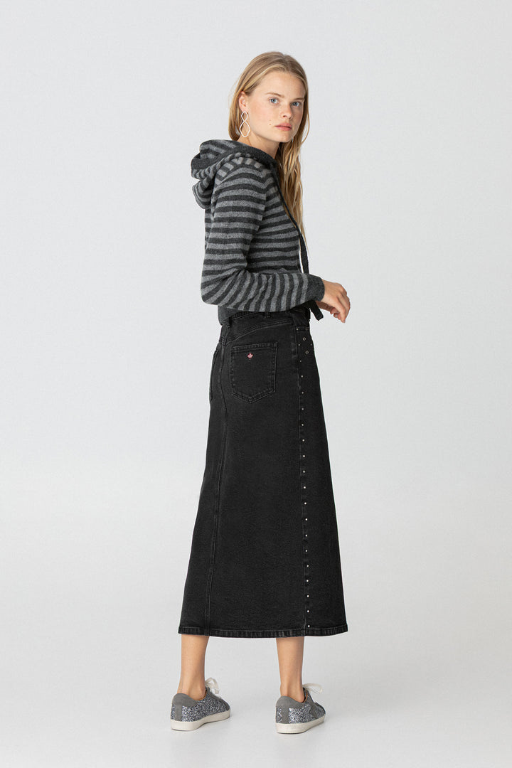 FALDA MIDI TACHUELAS DENIM