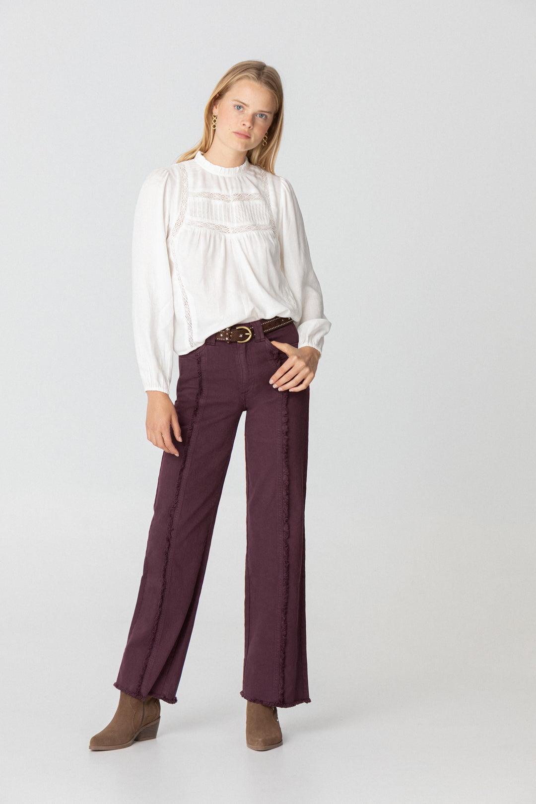 CONTRAST FRINGE STITCH JEANS