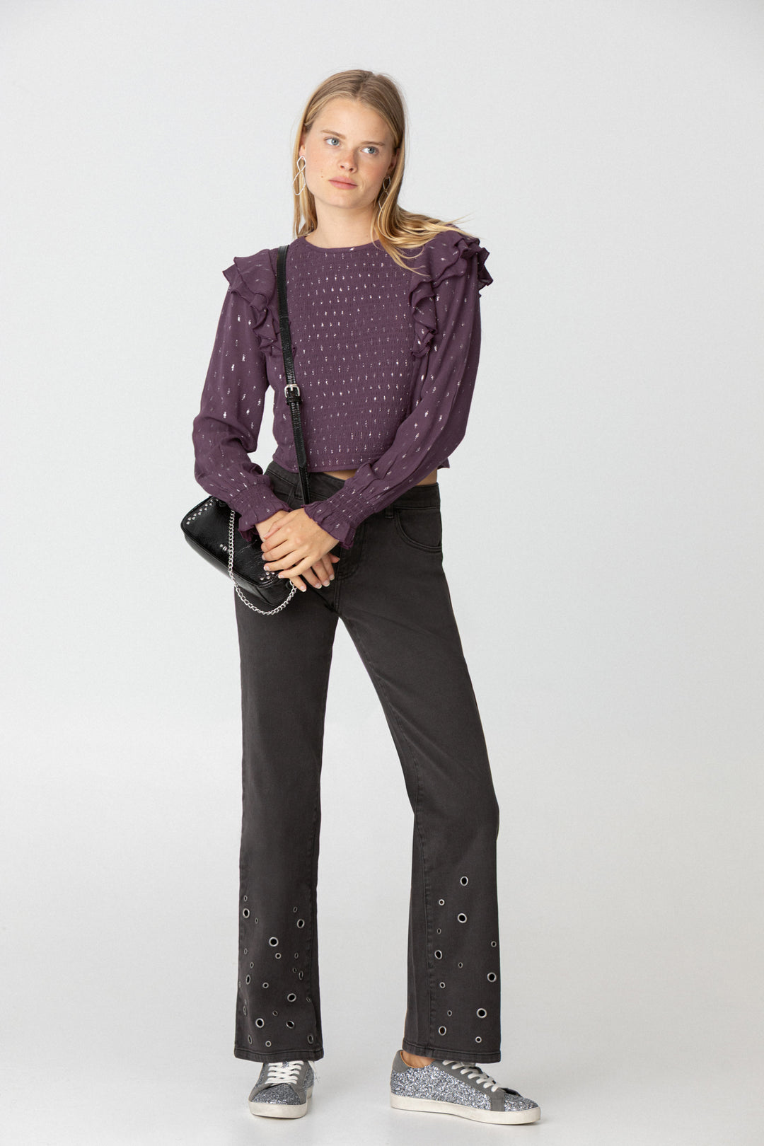 STRAIGHT EYELETS JEANS WITH LOWER ANGLES