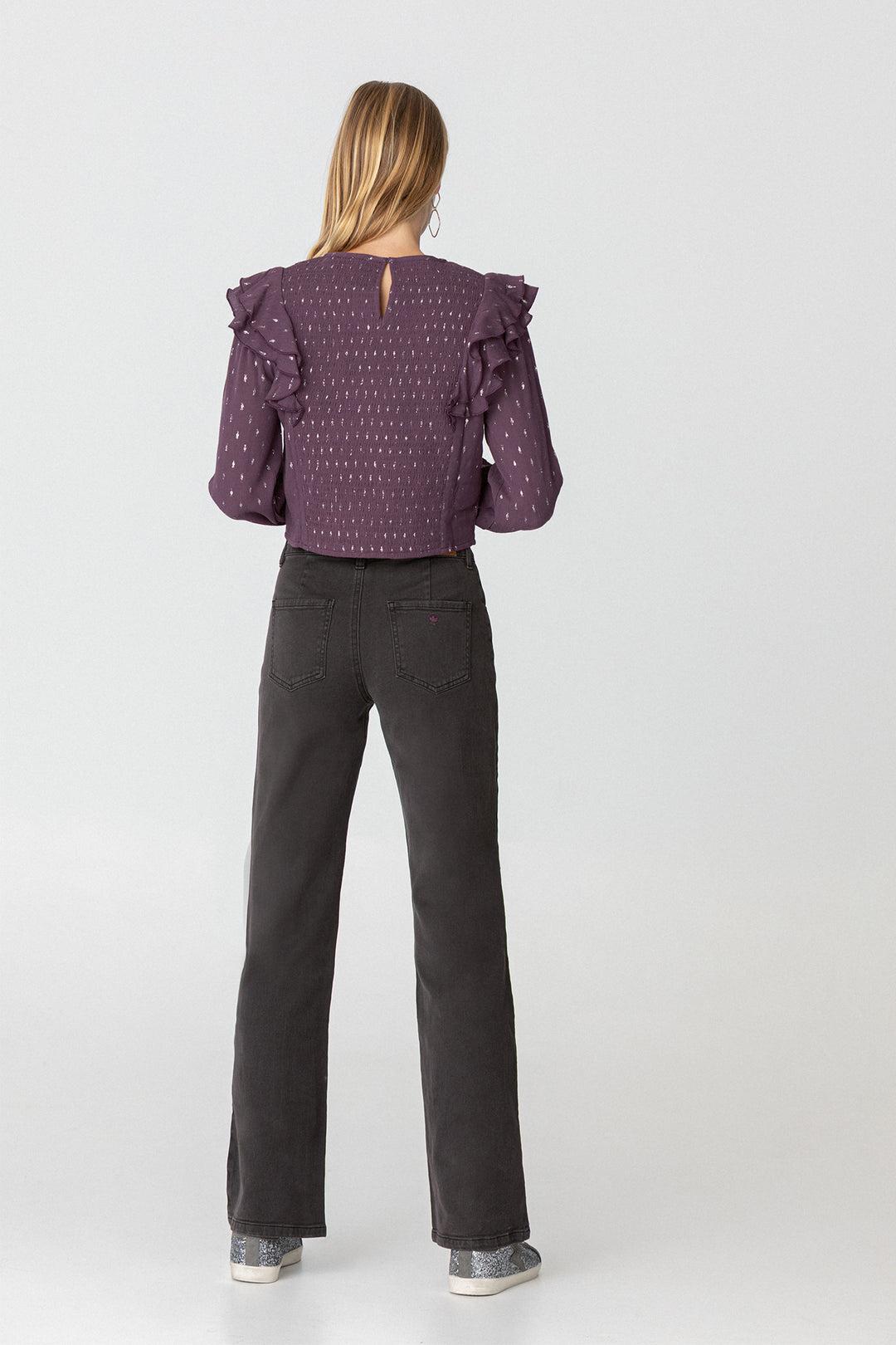 STRAIGHT EYELETS JEANS WITH LOWER ANGLES