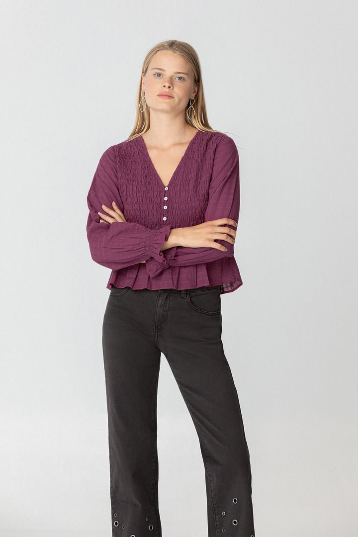 STRAIGHT EYELETS JEANS WITH LOWER ANGLES