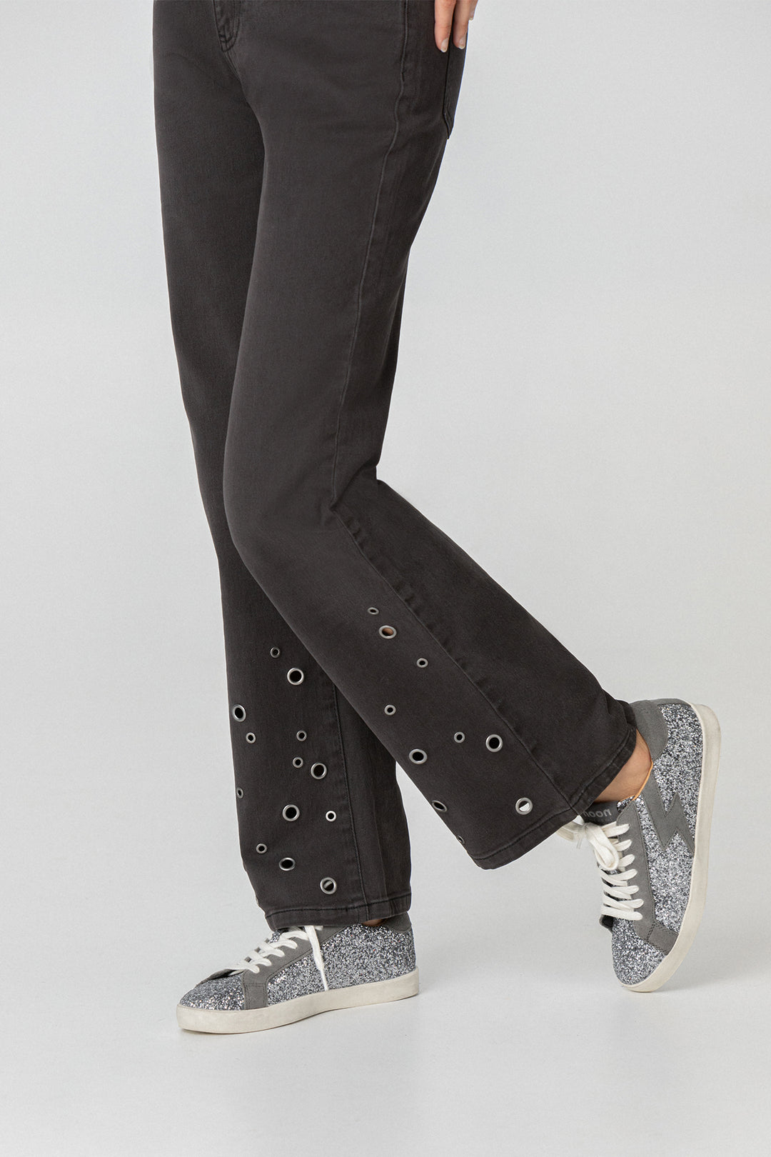 STRAIGHT EYELETS JEANS WITH LOWER ANGLES