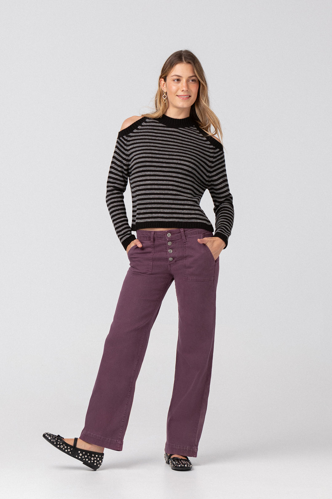 CAMISETA COM ABERTURAS LISTRADAS