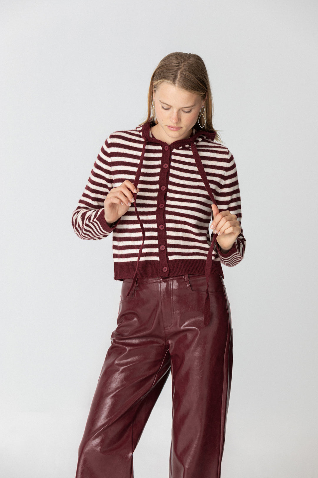 CAMISA COM CAPUZ LISTRADA