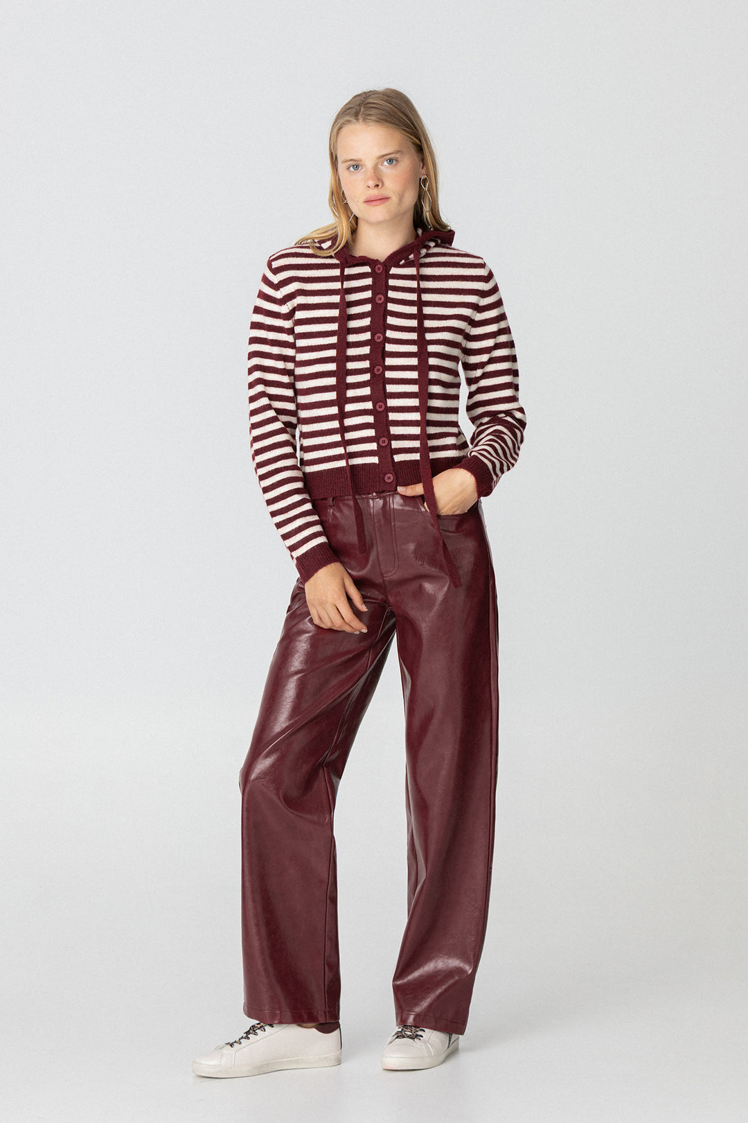 CAMISA COM CAPUZ LISTRADA