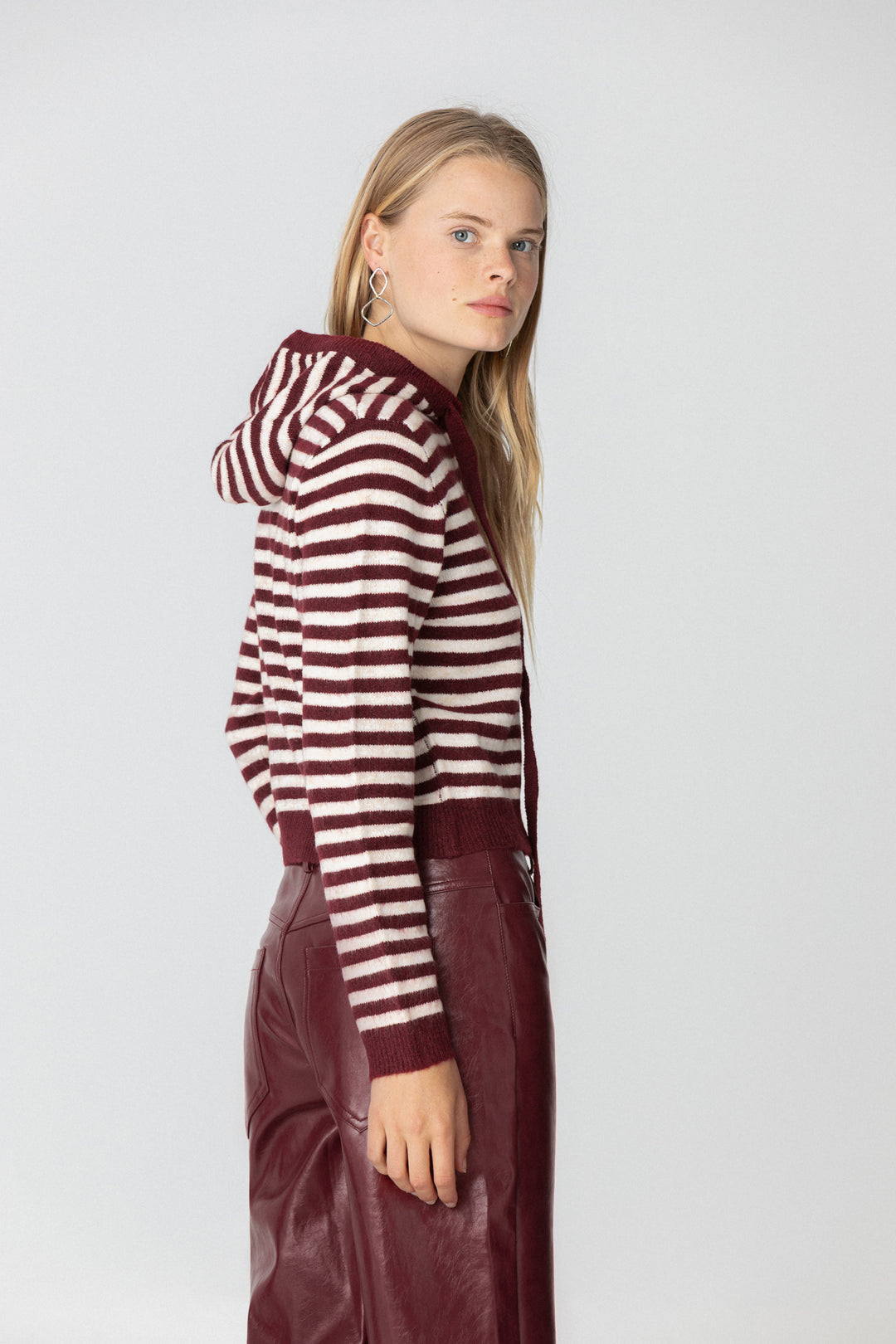 CAMISA COM CAPUZ LISTRADA