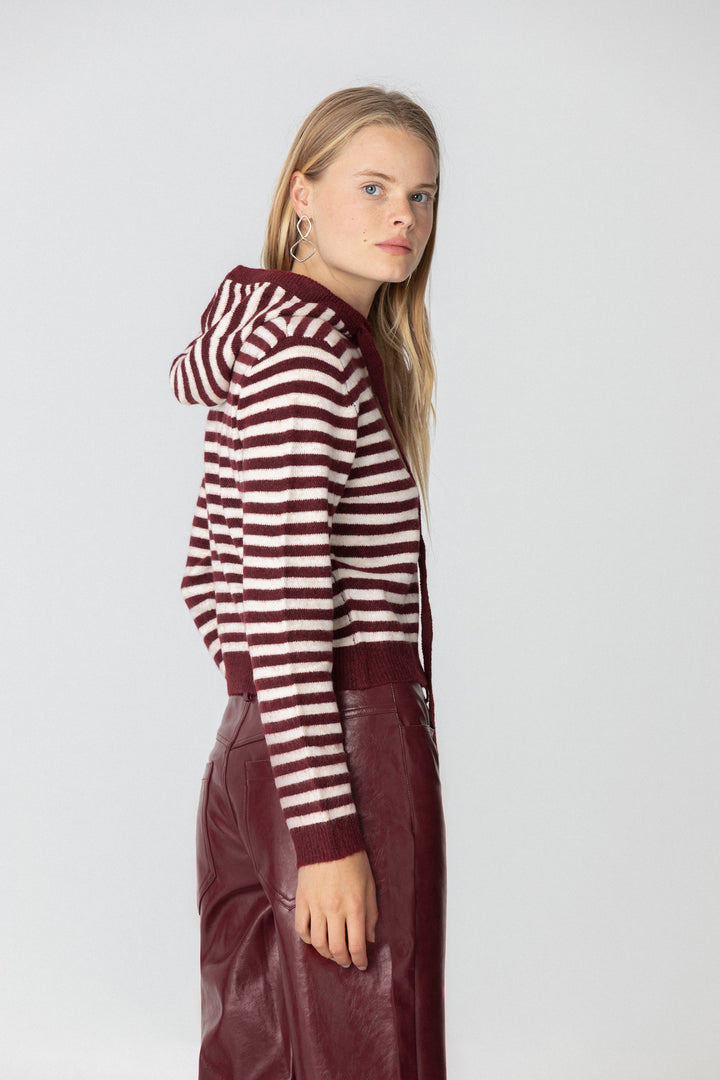 CAMISA COM CAPUZ LISTRADA