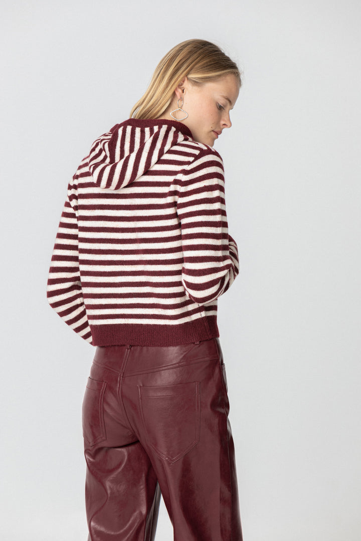 CAMISA COM CAPUZ LISTRADA