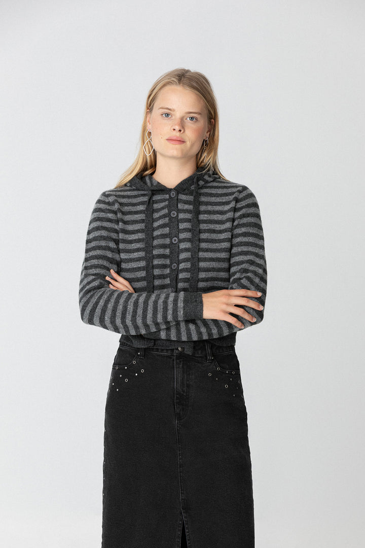 CAMISA COM CAPUZ LISTRADA