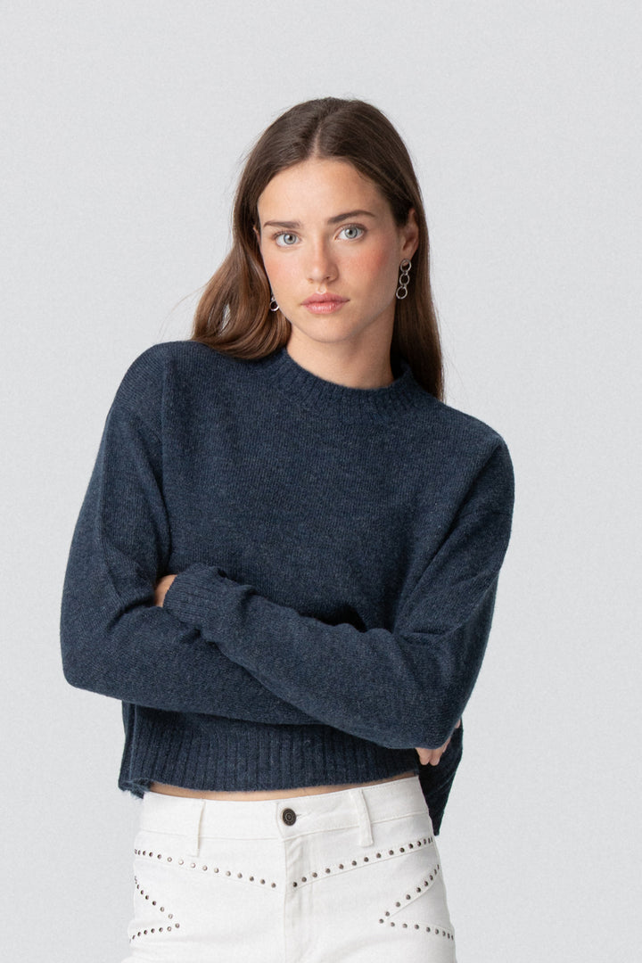 T-SHIRT COM GOLA CAIXA