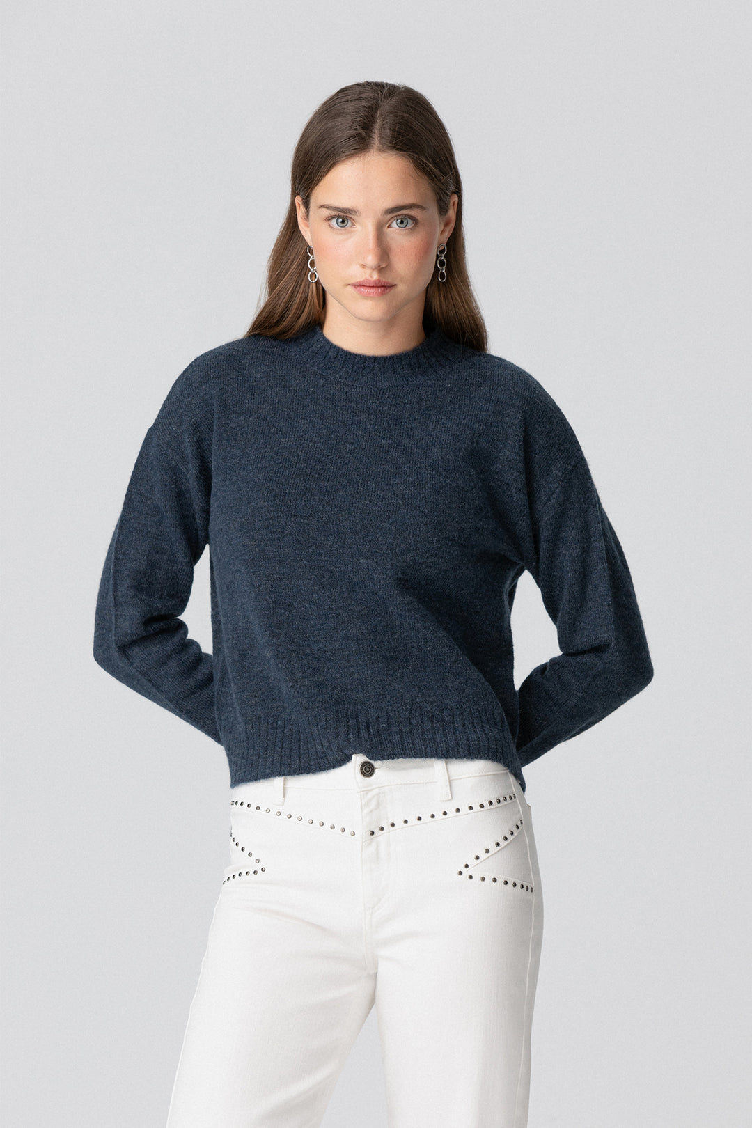 T-SHIRT COM GOLA CAIXA