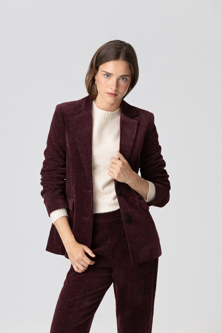 T-SHIRT COM GOLA CAIXA