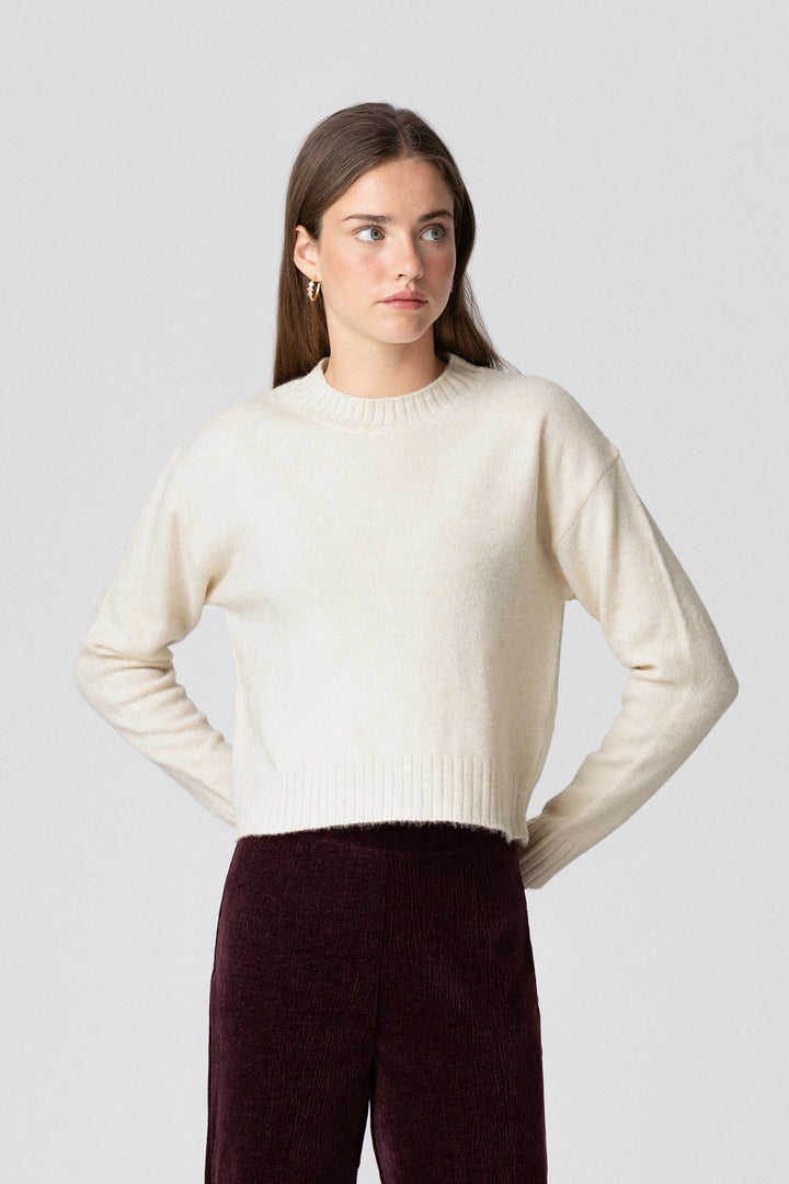 T-SHIRT COM GOLA CAIXA