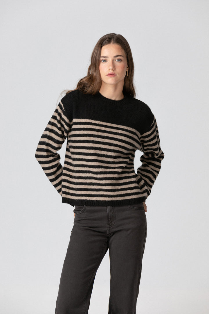 JERSEY COM GOLA BOXE LISTRADA