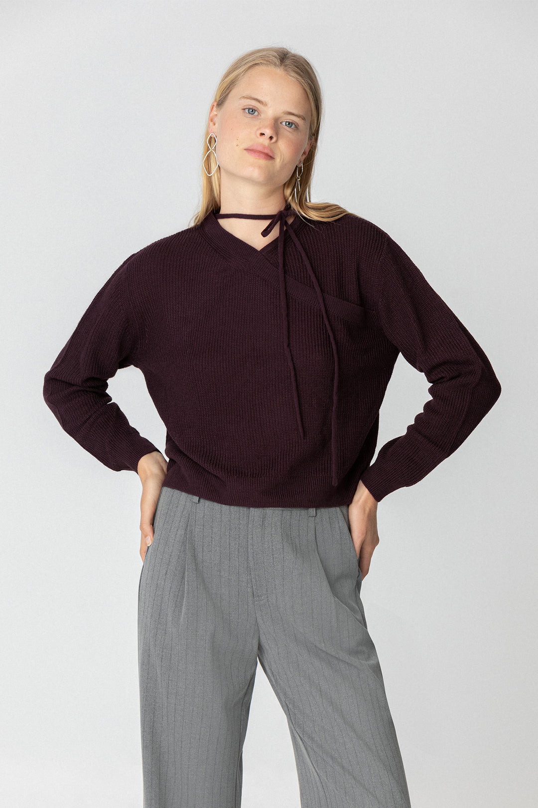 SWEATER COM GOLA AMARRADA