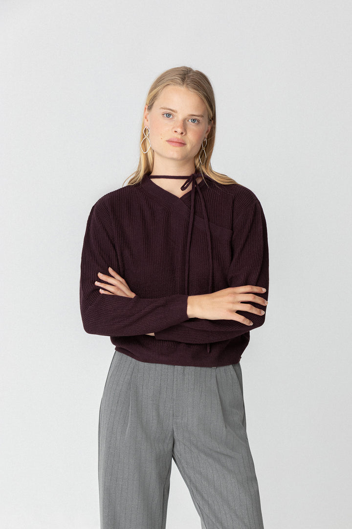 SWEATER COM GOLA AMARRADA