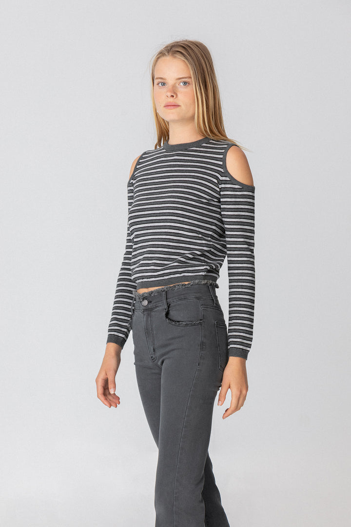 CAMISETA LISTRADA COM OMBRO