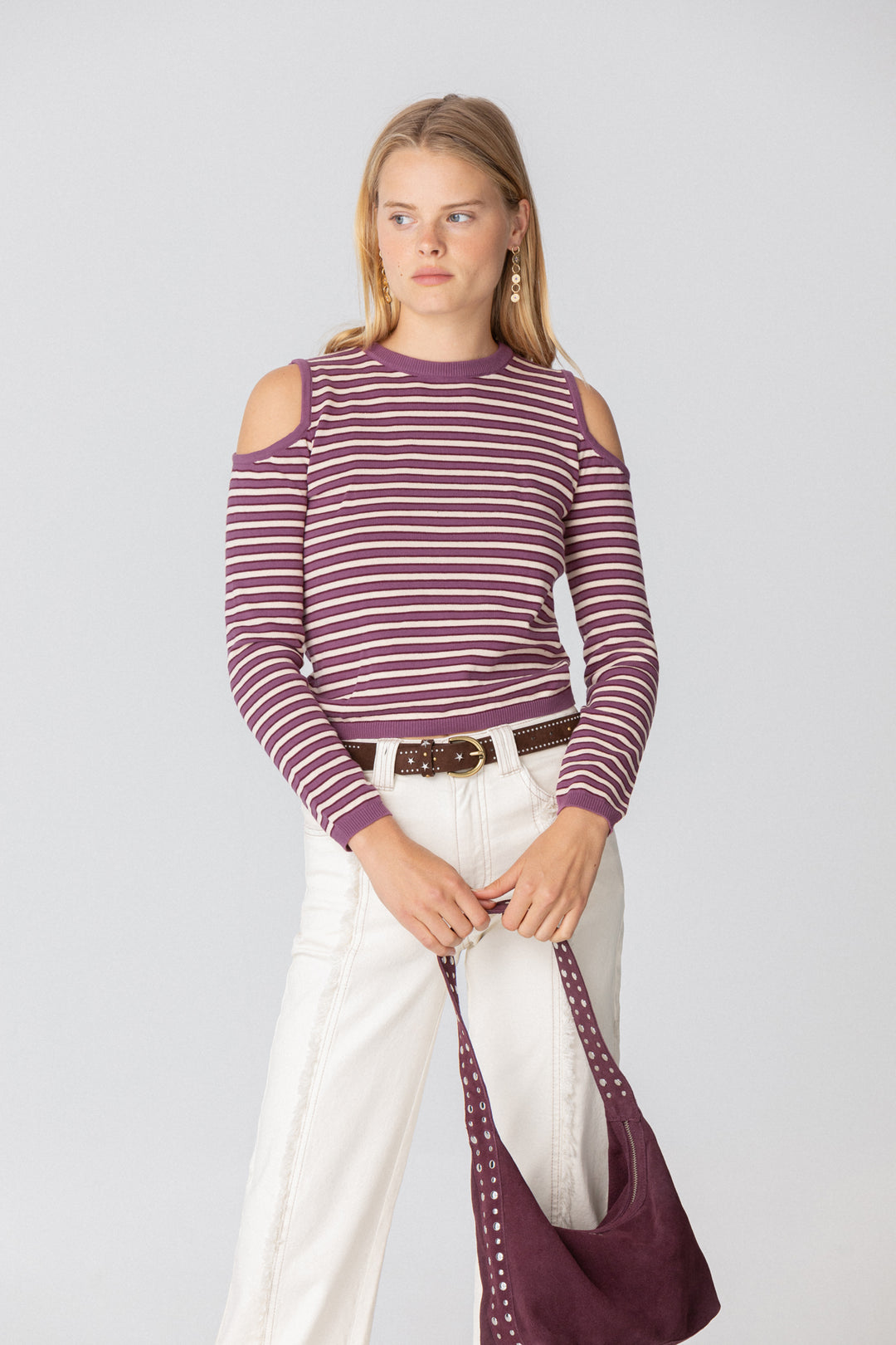 CAMISETA LISTRADA COM OMBRO