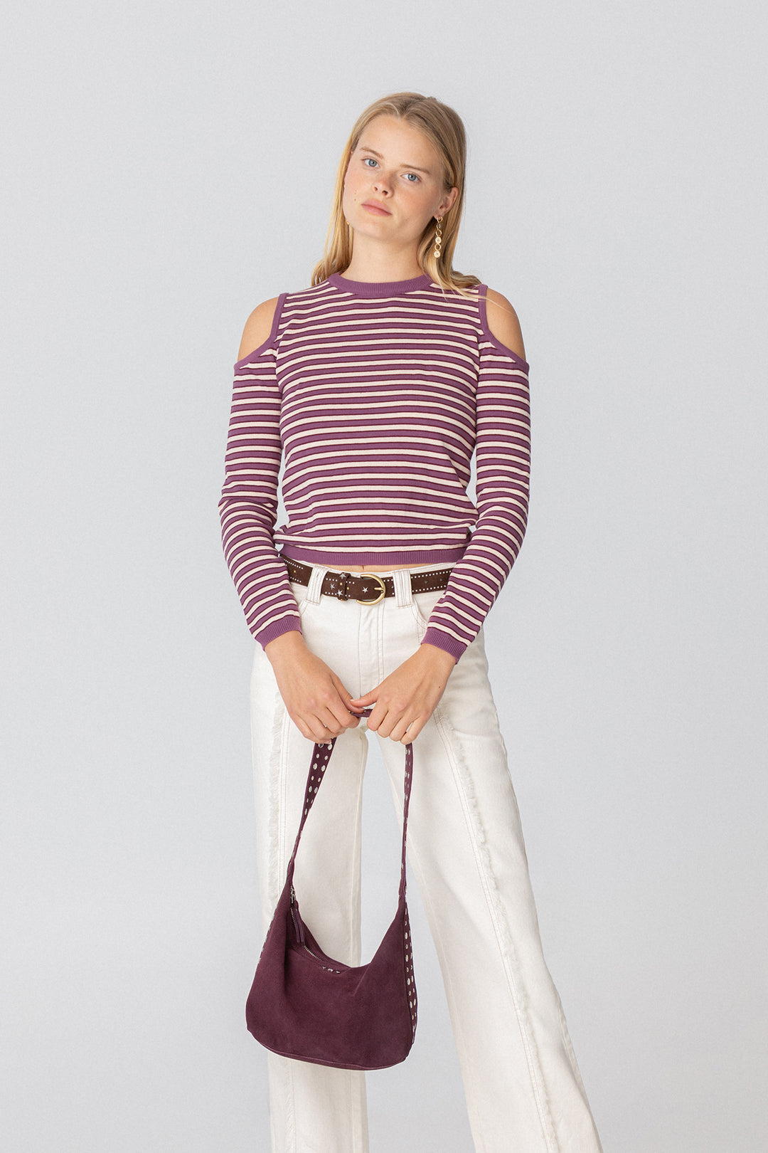 CAMISETA LISTRADA COM OMBRO