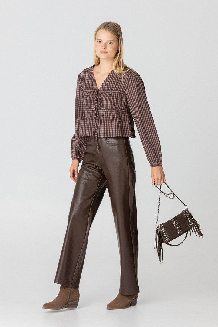 PANTALON RECTO EFECTO PIEL