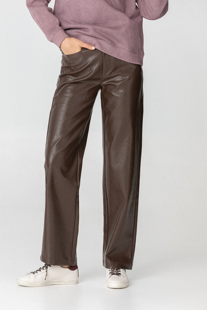 PANTALON RECTO EFECTO PIEL