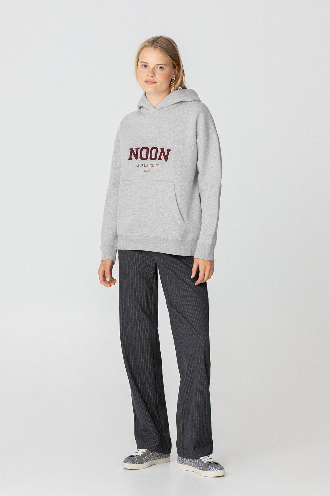 SWEATSHIRT COM CAPUZ DO MEIO-DIA