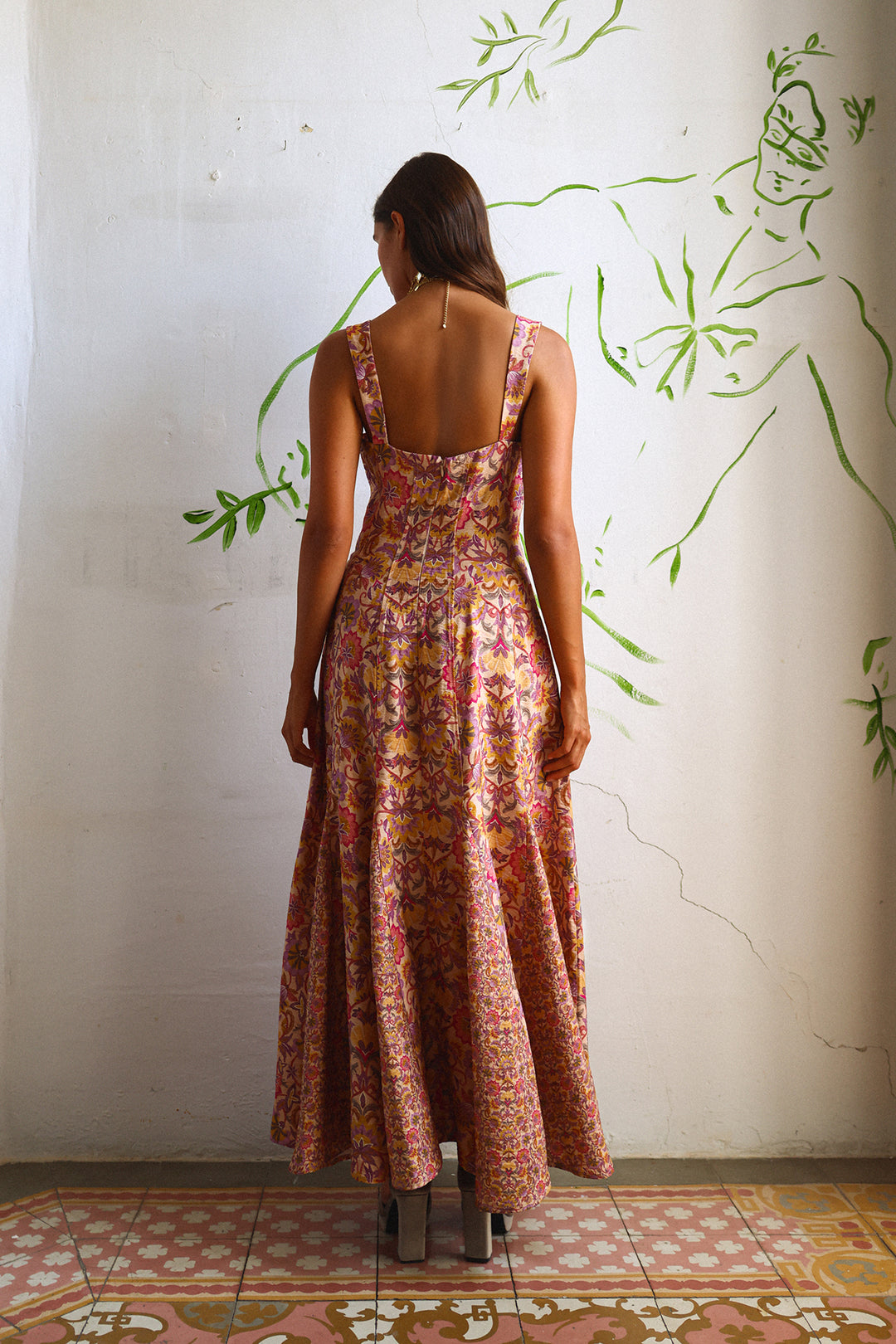 VESTIDO MIDI GODETS ROMINA