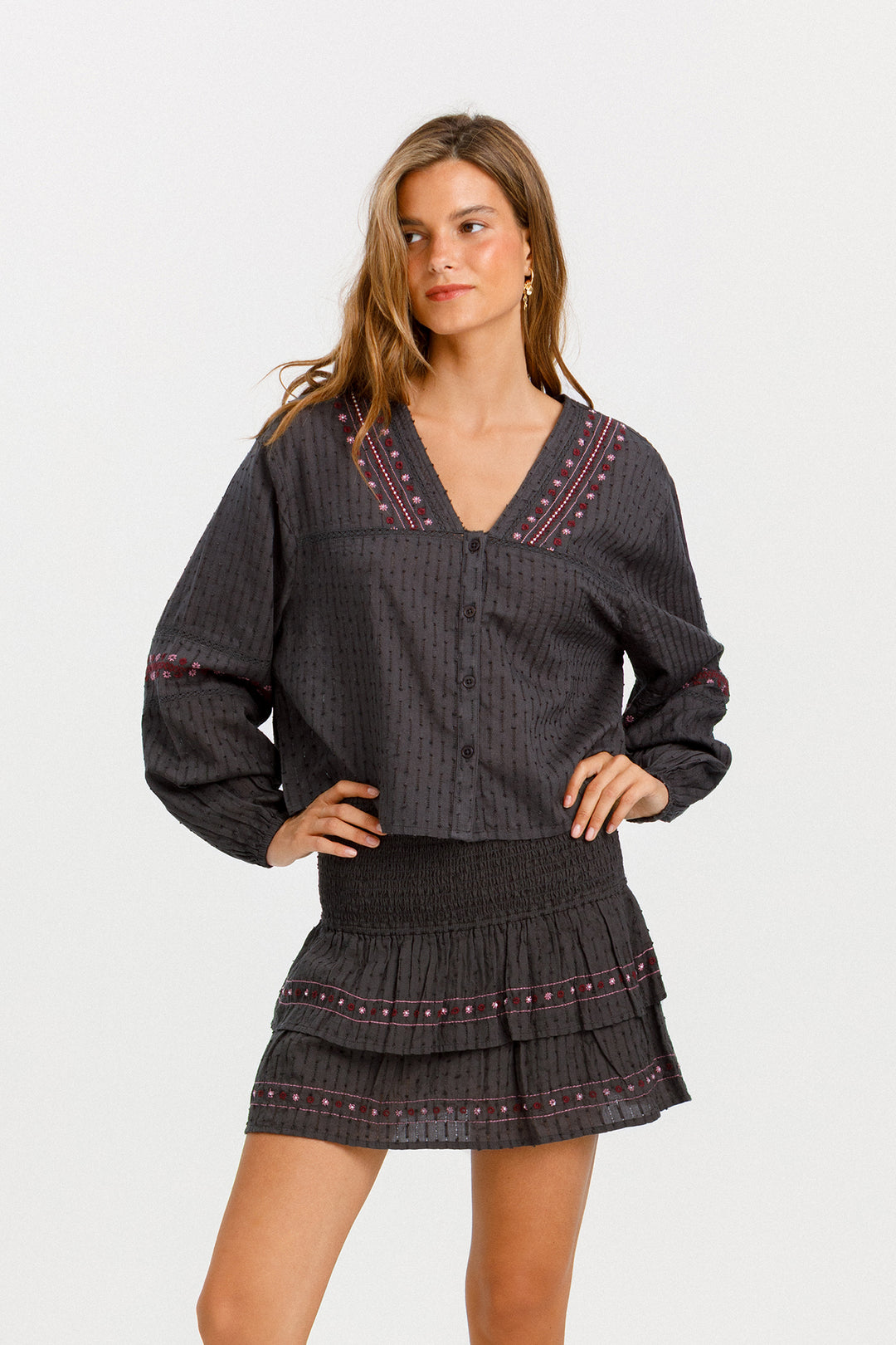 BLUSA BORDADA ENTREDOS