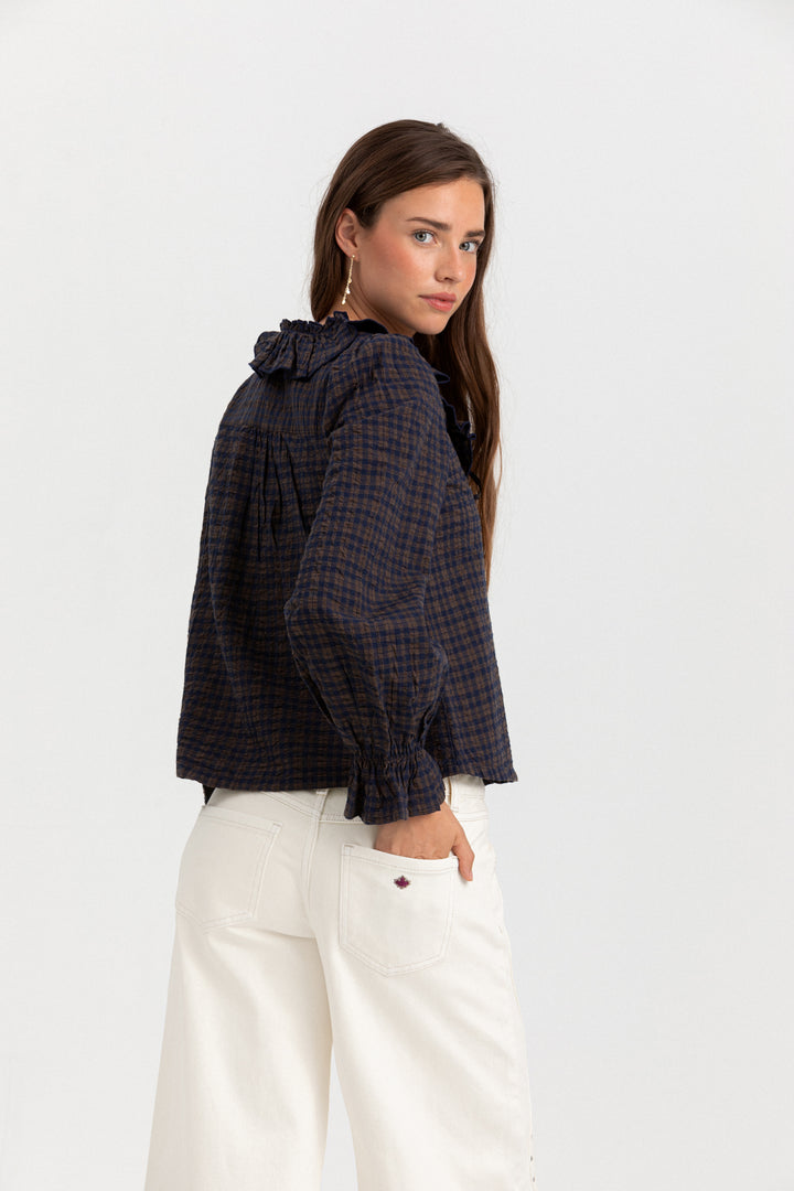 BLUSA CUADROS ESCOTE VOLANTE