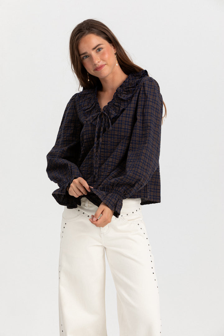 BLUSA CUADROS ESCOTE VOLANTE