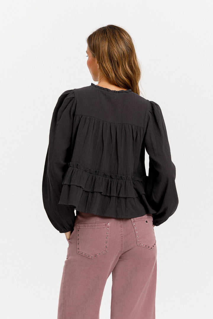 BLUSA COM DETALHE DE FOLHO DUPLO